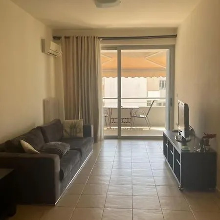 Cozy In City Center Apartment