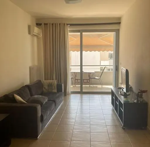 Cozy In City Center Apartment